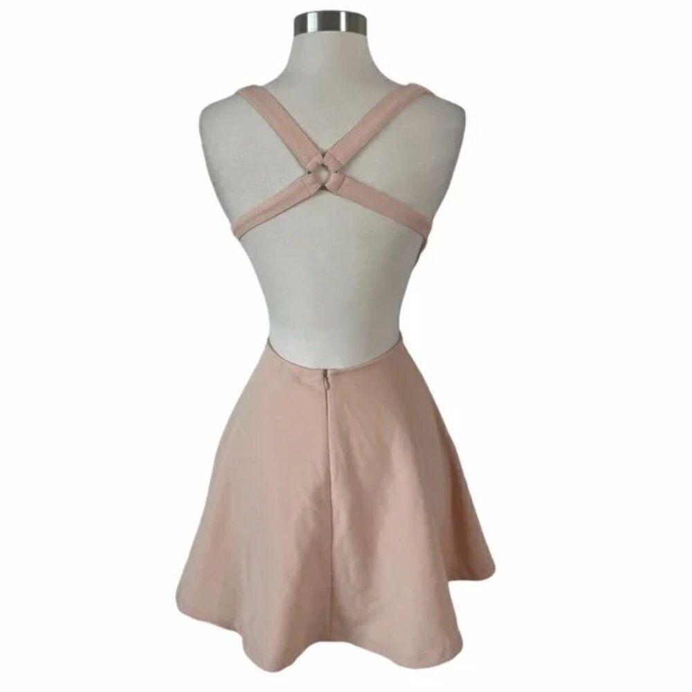 NWT NBD Revolve Rory Cutout O Ring Criss Cross Back in Light Peach Sz. - Picture 3 of 4